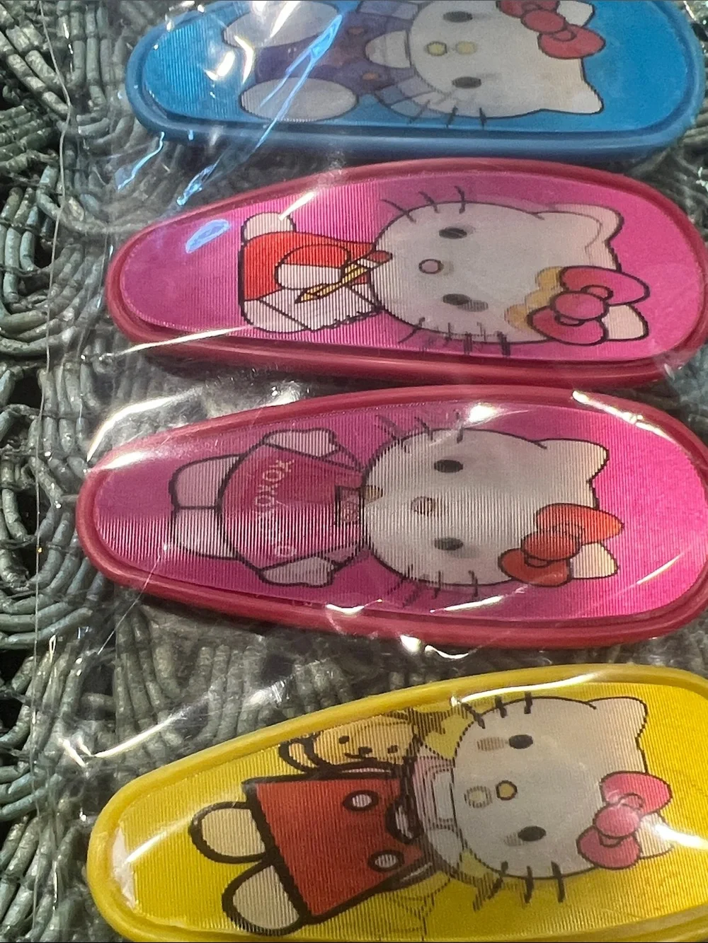 NWT Cute Hello Kitty Style Assorted Hair Clips - Pink Blue Yellow. 10 clips